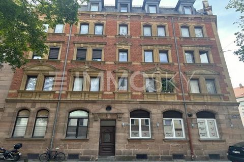 Exciting investment near Dianaplatz This 66 m² apartment is located in a charming Art Nouveau old building and offers three rooms: a bedroom, a living room and an adjoining bedroom that serves as a walk-through room. The kitchen is included in the pu...