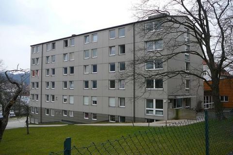 Genießen Sie die wertvollsten Tage im Jahr in dieser modern eingerichteten Ferienwohnung im grünen Herzen Deutschlands - hier im Kneippkurort Bad Tabarz im schönen Thüringer Wald. Der Ort liegt am Fuße des Großen Inselsbergs zwischen Eisenach und Erf...