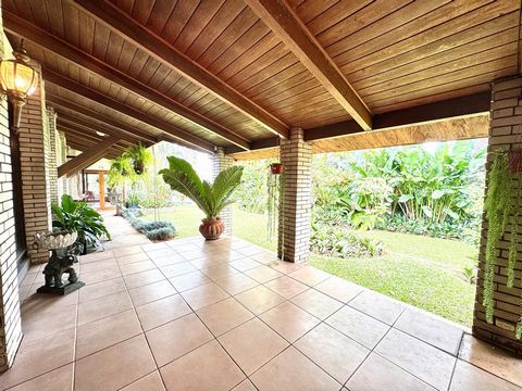 House for sale in Los Yoses, San Pedro, San Jose Costa Rica This property, located in one of the most exclusive and versatile areas of Los Yoses, combines the comfort of a residence with the potential of a commercial space. Built 50 years ago, this s...