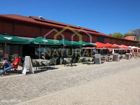 Espace commercial avec terrasse avec vue panoramique. Cet établissement commercial est une opportunité d’investissement unique, situé dans les marchés d’Olhão et offrant une vue imprenable sur la Ria Formosa. Avec une terrasse spacieuse d’une capacit...