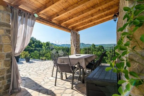 OPRTALJ - Portole, located on a hill that can be reached from the direction of Motovun via a narrow plateau on the south side. For sale is this beautiful Istrian stone house with a total area of 116 m2, which has an open view of the hills. It consist...