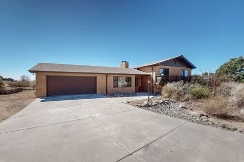 Great Location sitting at the foot of the mountains with outstanding vistas from the Sandias all the way to the Rio Grande Valley and just two blocks from the National Forest with hiking and biking trails . This home boasts exceptional natural light....