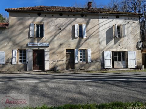 TARN et GARONNE (82) Te koop in de gemeente GINALS, op twee minuten van de abdij van BEAULIEU, dit huis op een terrein van 1940 m². Het betreft een voormalig café/restaurant dat zijn vergunning IV heeft behouden. De nabijheid van de abdij, die het he...