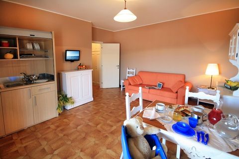 Dit charmante vakantiecomplex in Ligurische stijl is rustig gelegen aan de rand van San Bartolomeo al Mare en past harmonieus in het mediterrane landschap. De 24 accommodaties zijn voorzien van satelliet-tv, gratis WiFi en een gemeubileerd balkon of ...