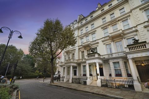 PLEASE QUOTE 366554 FOR ALL ENQUIRIES Nestled in the vibrant South Kensington neighbourhood, this exquisite one-bedroom apartment occupies the raised ground floor and embodies the elegance and spaciousness associated with the coveted stucco-fronted b...