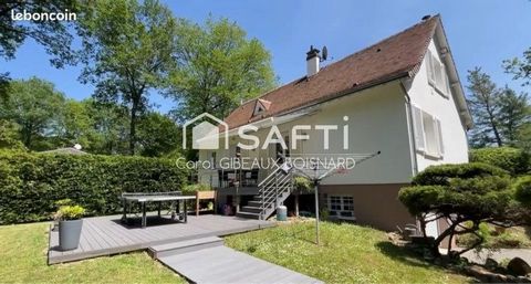 Spacieuse maison familiale avec sous-sol total et piscine sur terrain de plus de 7 000 m²