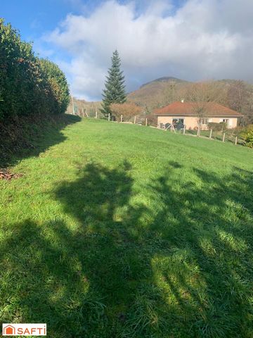 A vendre beau terrain constructible Commune ce Lucey