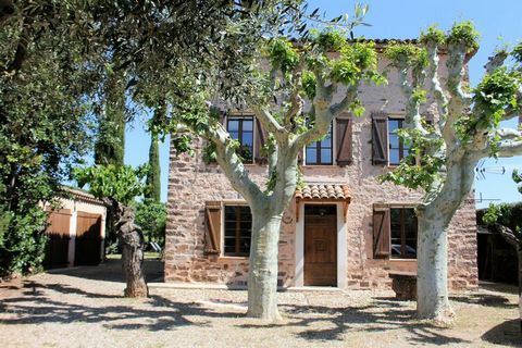 Hiding in the Provencal hills and surrounded by vineyards, this is a characteristic 5-bedroom villa in La Motte. In the garden, there is a private swimming pool with an outdoor shower and loungers to enjoy the sunny days. You can stay here in comfort...
