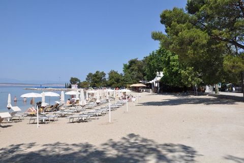 Adriaterhavet Leiligheten ligger i den mest attraktive delen av Crikvenica - Crni Molo. Det er bare 60 meter fra stranden og sandelskere finner den vakreste sandstranden som bare går 100 meter i tillegg til kostnaden. Leilighet som ligger i første et...