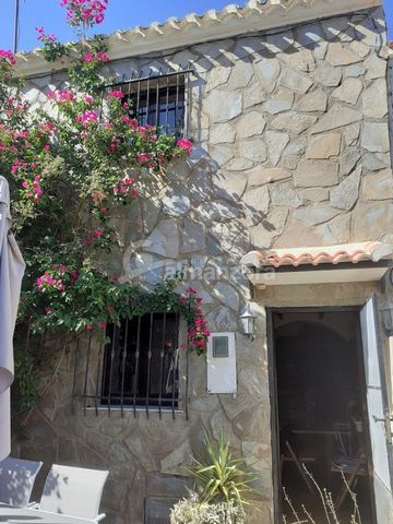 A delightful two bedroomed terraced cottage for sale in the village of Chercos here in sunny Almeria Province. The cottage has been restored by the current owners and has an authentic cottage feel with decorative natural stone cladding and wooden bea...