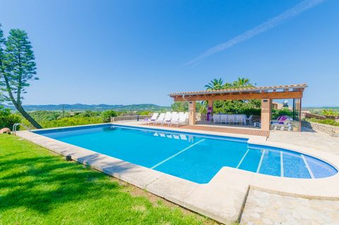 On the outskirts of Sant Llorenç des Cardassar, this wonderful rustic finca with private chlorine pool welcomes 8 guests who will enjoy the desired peace and privacy for their vacation. This beautiful stoned house is located into a great property of ...