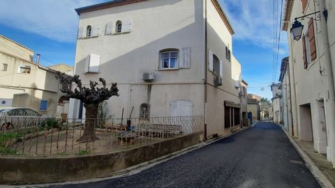 Nice village with all shops, bar/restaurant, 20 minutes from Beziers, 20 minutes from the motorway and 30 minutes from the coast. Very large village house to refresh with a commercial area of 95 m2 (former chemist with laboratory and office), garage ...