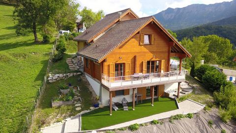 Treat yourself to a postcard view of Mont Aiguille: Welcome to Paradise! Welcome, parking for 3 vehicles welcomes visitors. The beautifully landscaped garden on 764 m² is a real invitation to relaxation and meditation ... Surrounded by green areas, t...