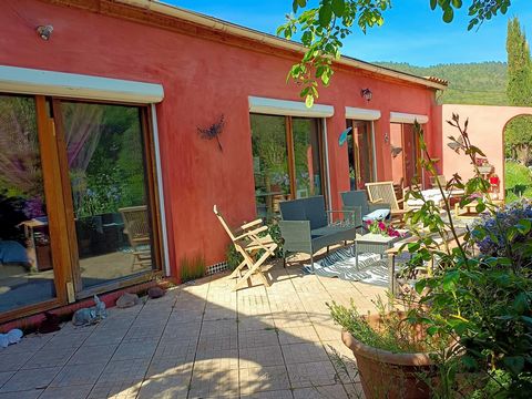 Eureka offers this isolated property in the heart of the mountain, on land of 2500m2 ~bordered by a small river that offers beautiful spaces for swimming. The house represents 110M2 and the annex apartment 30m2. The house on the ground floor consists...