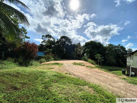 This approx. 1,012m2 block of land is roughly 400 metres from the main street of town. With power and water already connected, why not take advantage of the First Home Builder Grants and build your own home. Contact the friendly sales team at LJ Hook...