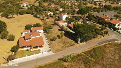 If you are looking for a land just two minutes from the center of the beautiful city of Tomar, where you can enjoy a beautiful walk in a beautiful reading of sunshine, by the River Nabão. The land has an approved project for the construction of two s...