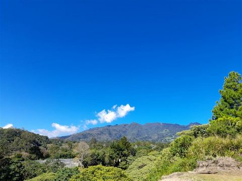 This exceptional property for sale in the picturesque Volcancito area of Boquete is an extraordinary opportunity for those seeking a blend of serene mountain living and the convenience of a popular, 10 minutes from downtown location. Situated just of...