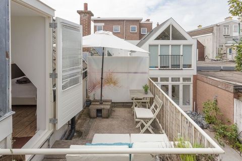 This holiday home has 1 bedroom and can accommodate 3 persons, which is ideal for a small family. Centrally located in Scheveningen, 200 m from the sea, the beach and the boulevard. The cozy Keizerstraat is around the corner and you can easily do you...