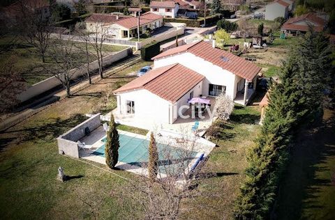 SAINT MARCELLIN 42680 Single-storey villa of 134m² with a mezzanine of 70m² on a flat and fenced plot of 2500m², 9x4.5m swimming pool, large double garage of 80m². Efficity, the leader in online estimation, offers you this traditional single-storey v...