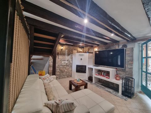 IDEAL LOCATION: This charming house is located in the very center of Koper, with excellent accessibility to everything you need for a comfortable city life. Shops, pharmacies, medical center, school and kindergarten are just a few steps away, which m...