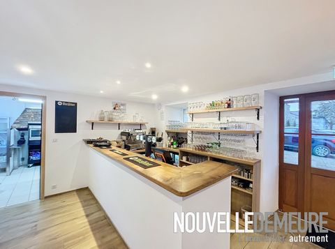 Located 25 minutes from Saint Malo and Cancale, in the tourist town of Mont Dol, a real business opportunity with an indoor capacity of 48 covers and 2 terraces accommodating 45 covers. The restaurant and its kitchen have just been completely renovat...