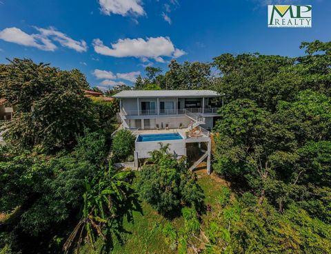 A Casa Bella é uma propriedade com uma magnífica vista para o mar, localizada nas colinas atrás da Playa Carrillo, conta com um clima mais fresco e fica apenas a cerca de 8 minutos de carro da praia e a 10 do centro de Carrillo. Esta é uma área muito...