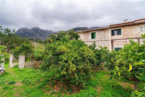 House in the village of Soller, Plot of 1.244m2 approx. with house of 226m2 approx. divided into 2 floors, ground floor with living room, kitchen, 1 bedroom with bathroom en suite. Upper floor, 3 bedrooms, 1 bathroom with terrace/porch of approx. 20m...