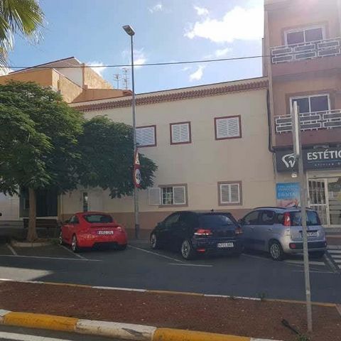 OCCUPIED PROPERTY. NOT VISITABLE. Apartment type housing located in the municipality of Granadilla de Abona, in the San Isidro neighborhood. The property is distributed in a living-dining room, kitchen, three bedrooms and two bathrooms. It has a usef...