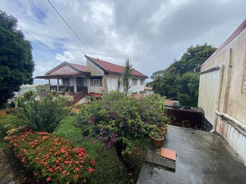 For investors wishing either to obtain a high rental yield or to find housing while enjoying comfortable rental income: This building is raised on three levels distributed as follows: On the lower level R-1 a T4 apartment including a veranda at the e...