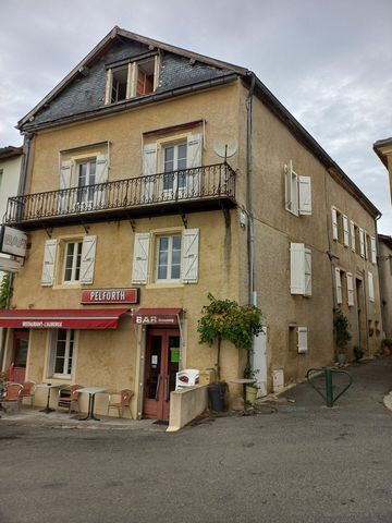 In the heart of the pretty and dynamic village, come and give a second life to this spacious real estate complex. It consists of a commercial part a former bar-restaurant with a surface of about 108 m2 and a hotel for a surface of about 72 m2. A tast...