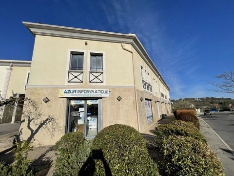 Karika Immobilier offers you exclusively these offices of 188 square meters for sale. Located in the commercial area Les Mercuriales on the first floor of a small building, this property consists of large meeting rooms, independent offices, archive r...