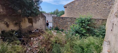 Discover this village house completely renovated with its garden of about 50m2, this house with its three entrances can allow some project of division to create several housing or simply build its ideal nest !!!! The possibilities are numerous for th...