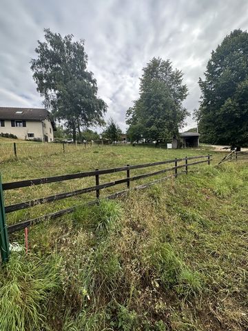 NEW - We are delighted to offer you a building plot of 828m2 located in the commune of VAULX. This plot is ideally located in a quiet area, thus offering a pleasant and secure living environment for your family. The land is unserviced with networks a...