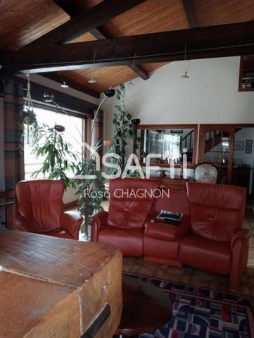 Very bright rooms, large bay window overlooking the terrace 155 m² + 50 m2 (veranda) house comprising : ground floor: 1 entrance hall, 1 lounge/dining room with fireplace, 1 fitted and equipped kitchen with oil-fired underfloor heating, 1 large 50 m2...