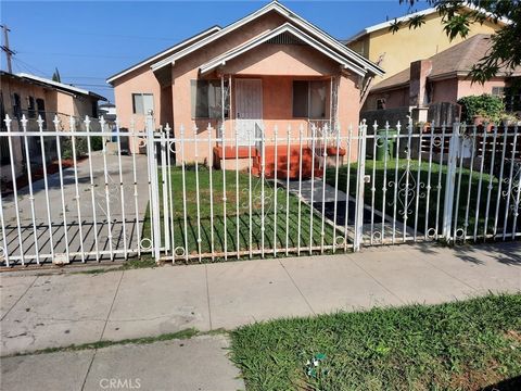 Wonderful single story home in the heart of Los Angeles, close to major freeways, transportation systems and shopping. 3 bedrooms, 2 baths; 1209 sf. Entry opens to a lovely living -room and dining area. Interior recently painted throughout. This home...