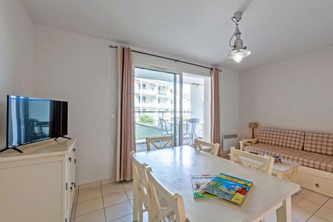 Le Domaine de Bertheaume offers about 80 apartments housed in a medium-sized 5-story building. The apartment has a living room with a sofa bed for 2 persons and television. The fully equipped kitchen has ceramic hobs, microwave, refrigerator (freezer...