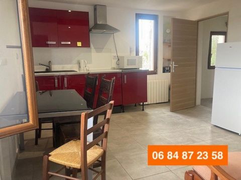 This 34 m² apartment, ideally located on the 2nd and top floor (attic above adjoining the apartment) in a building with 3 apartments in total. It has been completely renovated, offering a modern and functional interior. It consists of two bedrooms (8...