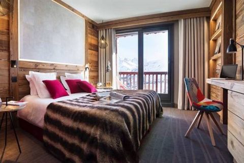 We are delighted to offer to the market this 46m² flat for sale in Tignes-le-Lac, ideally located right next to the slopes of the Tignes - Val d'Isère ski resort. This mountain apartment was completely renovated in 2022 and is located on the 4rd floo...