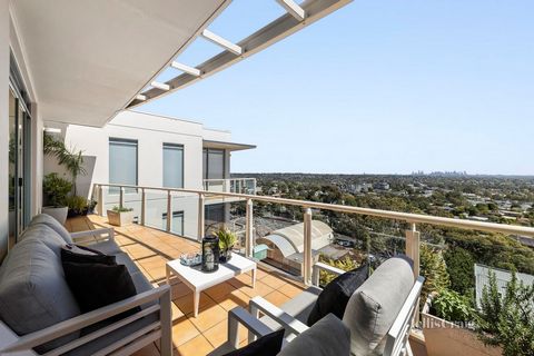 Prezentując wspaniałe panoramiczne widoki obejmujące panoramę Melbourne, góry Dandenong Ranges i dolinę Yarra, ta nieskazitelna rezydencja apartamentowa typu penthouse obiecuje imponujący styl życia. Z ogromnym apartamentem głównym znajdującym się na...