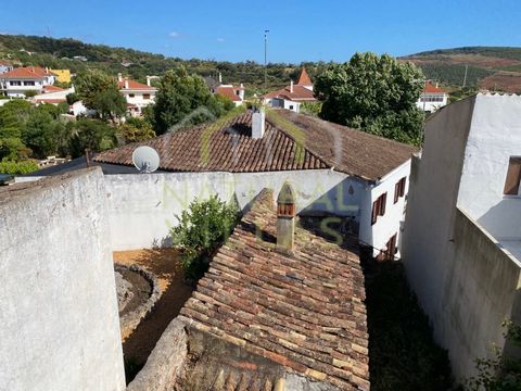 Wohnhaus mit Sanierungsprojekt, Panorama-Dachterrasse und Ideal gelegen! Entdecken Sie das Potenzial dieses charmanten Dorfhauses T2 im historischen Zentrum von Alte, in der Gemeinde Loulé, Algarve. Bestehend aus zwei Etagen und einer Dachterrasse bi...