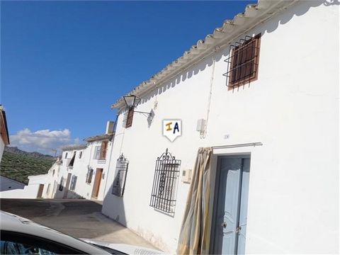 Nous vous apportons cette maison de ville traditionnelle de 3 chambres et 1 salle de bain située dans le village d'El Cañuelo, dans la province de Cordoue. Avec la grande ville historique de Priego de Cordoba à seulement 10 minutes en voiture, vous a...