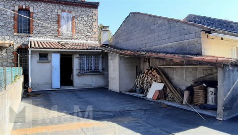 M M IMMOBILIER Quillan - estate agents in the Pays Cathare in Southern France – are pleased to exclusively present a stone (half-)house of 117m² habitable space, with courtyard, terrace and garage, located in Quillan town center and close to all amen...