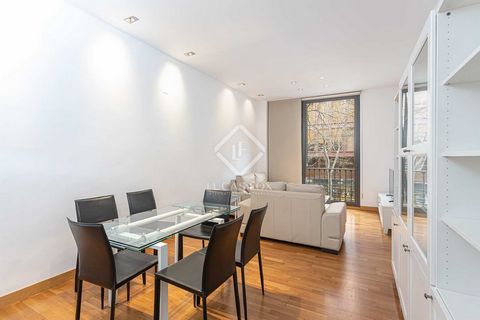 This charming 85 m 2 property is located on the prestigious Consell de Cent (pedestrian) street, next to Paseo de Gracia and in the centre of the vibrant city of Barcelona. As the property has two double bedrooms, it offers spaciousness and comfort f...