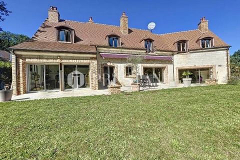 PRESTANT REALTY Exclusive: Family and Reception Residence in Choisel located in the heart of the prestigious Regional Natural Park of the Haute Vallée de Chevreuse, less than an hour from Paris Nestled on enclosed land of 4650m², partially wooded and...
