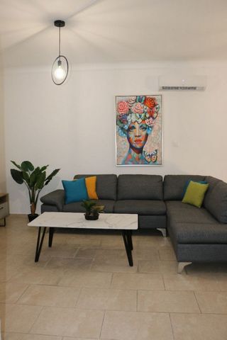 Located in Paphos. A very presentable two bedroom apartment, at the very famous and desirable area of Kato Paphos. Fully Furnished. Split units. Open plan kitchen. Quiet area. Owner's preference is to be rented to tenants without pets.However in the ...