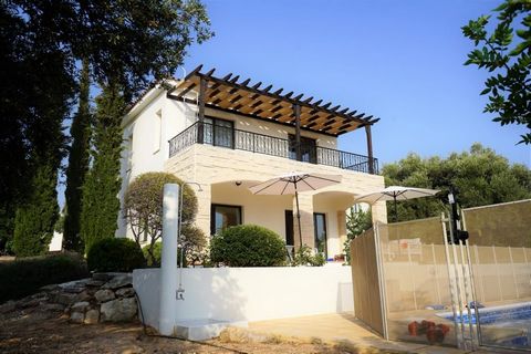 Located in Paphos. Three bedroom villa in a gorgeous area with unobstructed sea views in Ha Potami. Private swimming pool. Near of all amenities and close to the beach , golf project, Venus rock area , Secret Valley and minutes distance of many other...