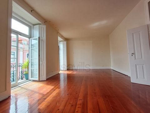 This beautiful flat is on the third floor of a Pombaline building with a lift. The highlights are the period architectural features: the high ceilings, the hardwood floors, the charm of the location and the incredible view of the river from the livin...