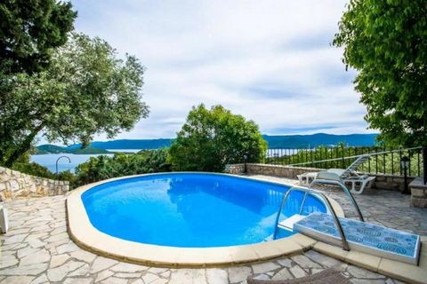 Beautiful Dalmatian authentic style property only 200 meters from the sea, with charming sea views! The property in fact consists of two stone buildings, connected by a central courtyard with a central swimming pool. Older stone buildings were comple...