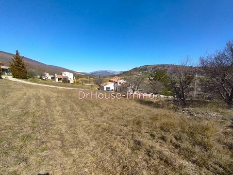 Building land of 1505 m² serviced on the edge. It is well exposed to the adret. It enjoys a beautiful dominant view in a typical Provençal village. For shopping, there is the commercial area of PEIPIN or the village of Les MÉES which are equidistant ...