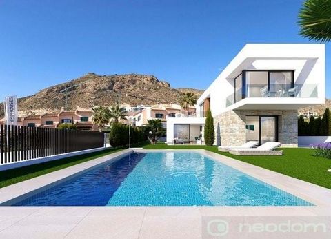Located in Alicante. A place bathed in the light of the Mediterranean, with unique views and superb details that will make you realize that luxury is not an add-on, but something real. In this complex, seclusion from nature combines perfectly with pr...